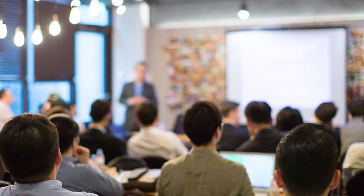将重庆市作为英超直播与皇家马德里续约